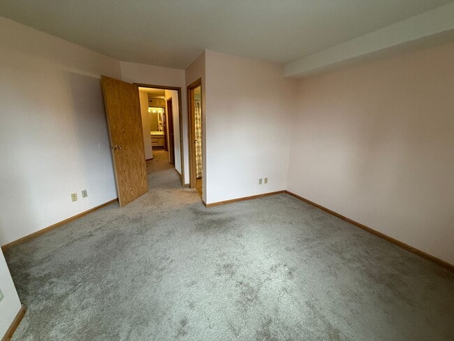 Foto del edificio - Condo DT Saint Paul 2 Bedroom 2 Bath-Enjoy sitting on a patio and enjoy the views