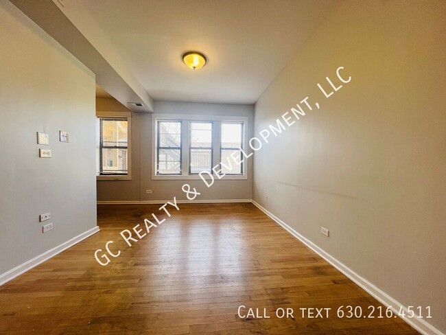 Foto del edificio - ***LOGAN SQUARE / 2 BDRM / SS APPL INCL / ...