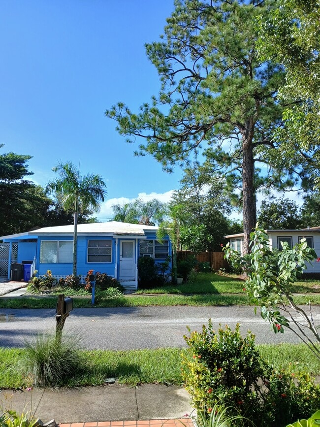 Building Photo - 2054 Kurtz St