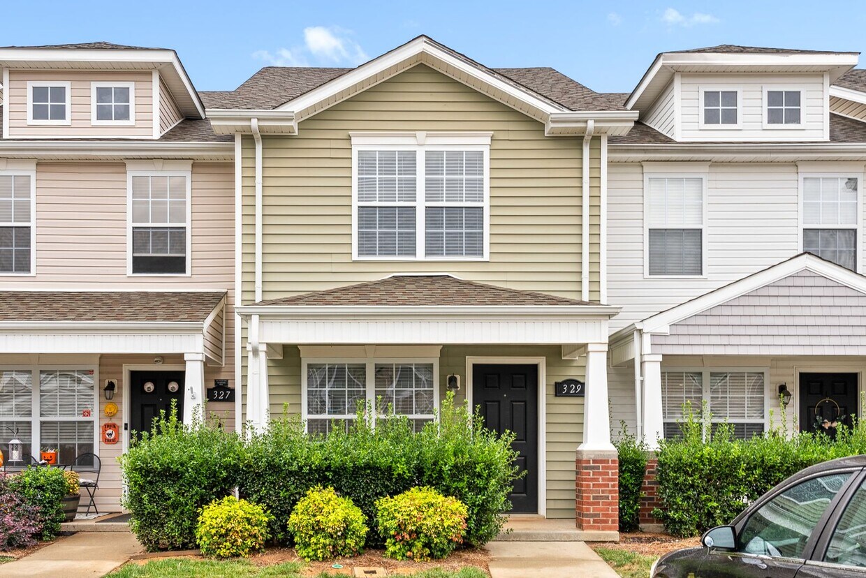 329 Sam Houston Cir, Clarksville, TN 37040 Townhome Rentals in
