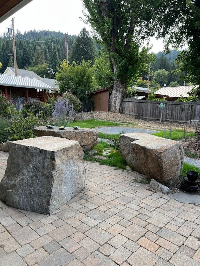 Building Photo - Great spacious 3-bedroom residence