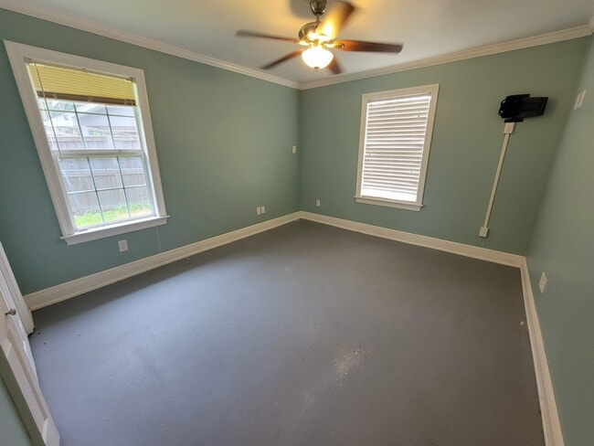 Building Photo - 214 Corinth Dr