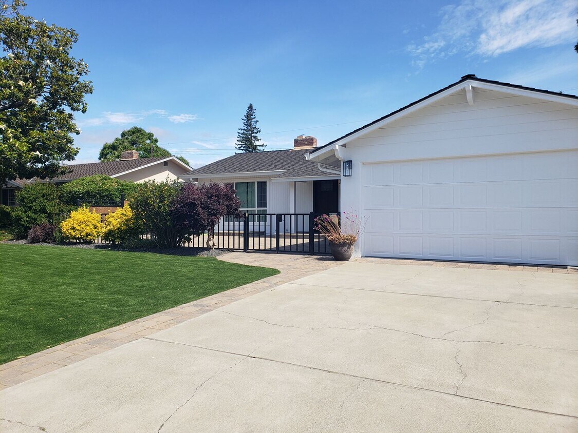 Foto principal - Beautiful Remodeled 3x2 Home in Sunland Pa...