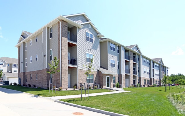 Building Photo - Pointe 28
