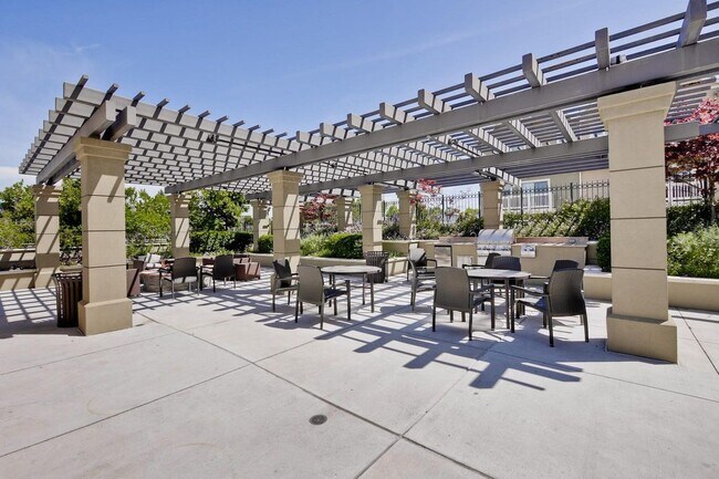 Courtyard - 1375 Lick Ave