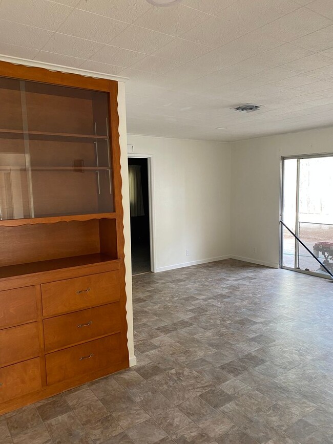 Building Photo - HOLIDAY MOVE-IN SPECIAL!!! $500 OFF 1ST MO...