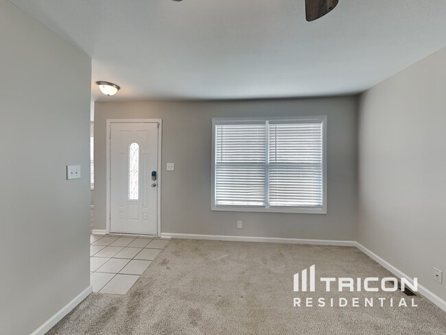 Building Photo - 327 Mills Dr