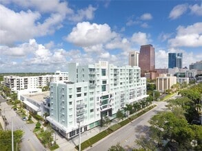 Building Photo - 805 SE 3rd Ave