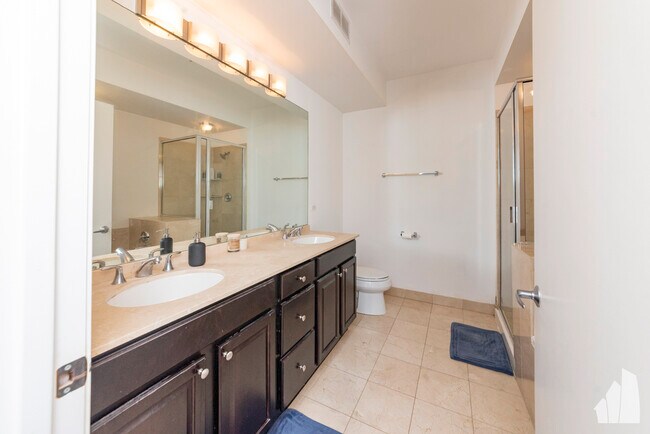 Foto del edificio - 565 W Quincy St