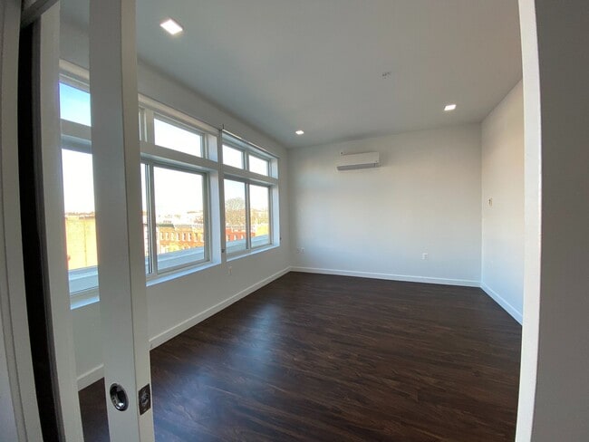Photo - 824 N Calvert St Apartments