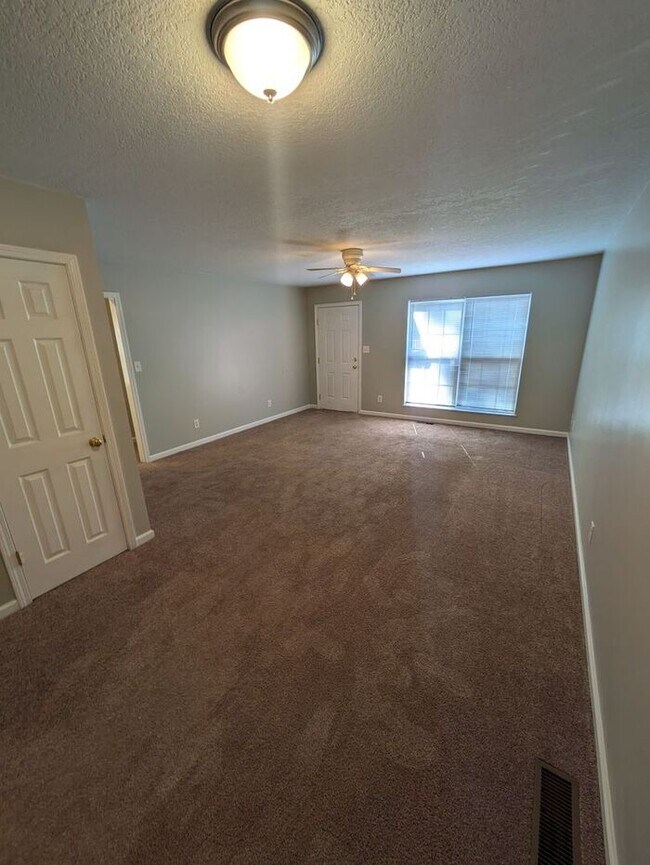 Building Photo - 3BD/2BA Unit in Hickory