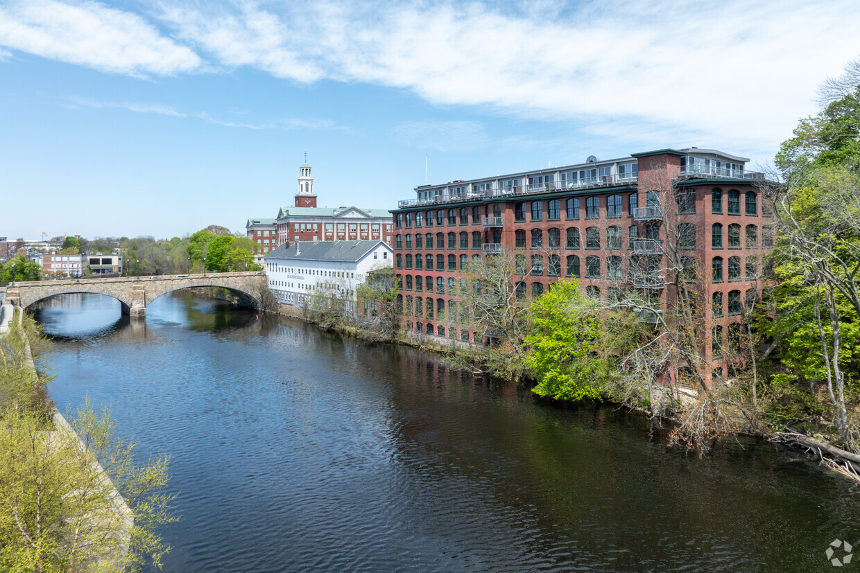 Primary Photo - Riverfront Lofts