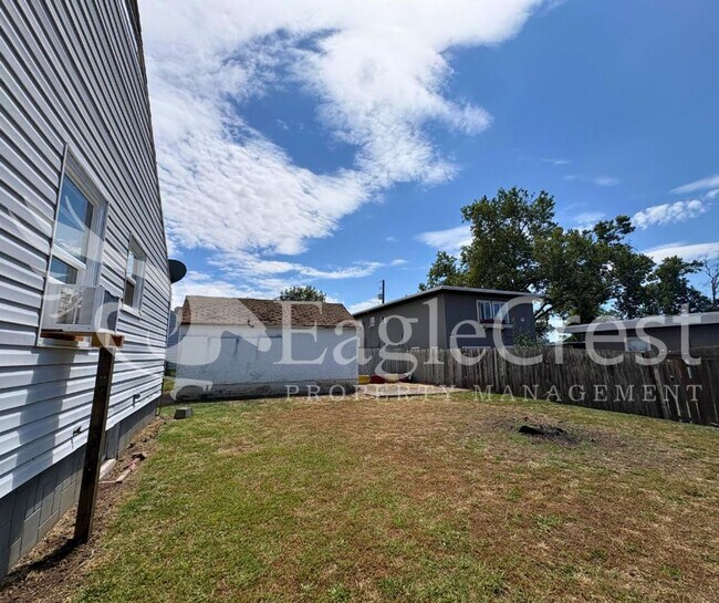 Building Photo - Charming 2-Bedroom Home with Modern Finishes & Fenced Yard
