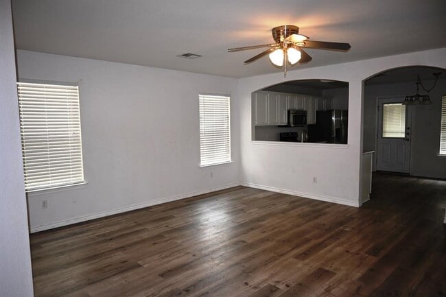 Foto del edificio - 17925 Honey Locust Ln