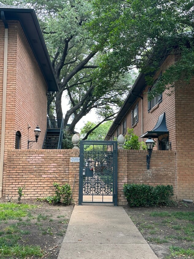 6029 E University Blvd Unit 110, Dallas, TX 75206 Condo for Rent in