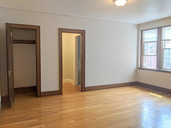 Building Photo - 119 College Ave