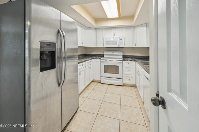 Building Photo - 695 A1A N