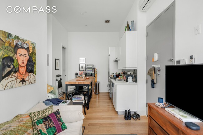 Building Photo - 622 Grand Ave