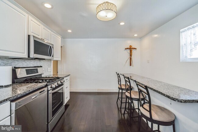 Foto del edificio - 6774 Ridge Ave