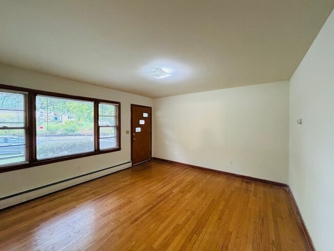Building Photo - 121 Hearthstone Dr