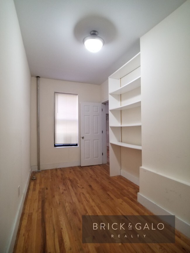 Building Photo - 2121 Beekman Pl