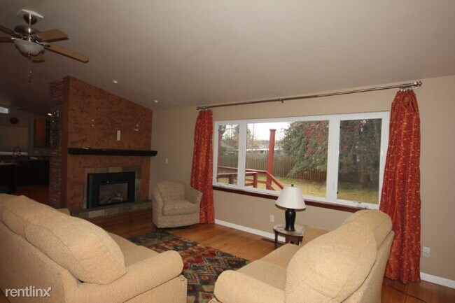 Building Photo - 5 br, 3 bath House - 819 E 10th Street