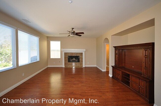 Building Photo - 4 br, 2.5 bath House - 1071 Woodcrest Lane
