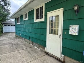 Building Photo - 685 Longmeadow Rd