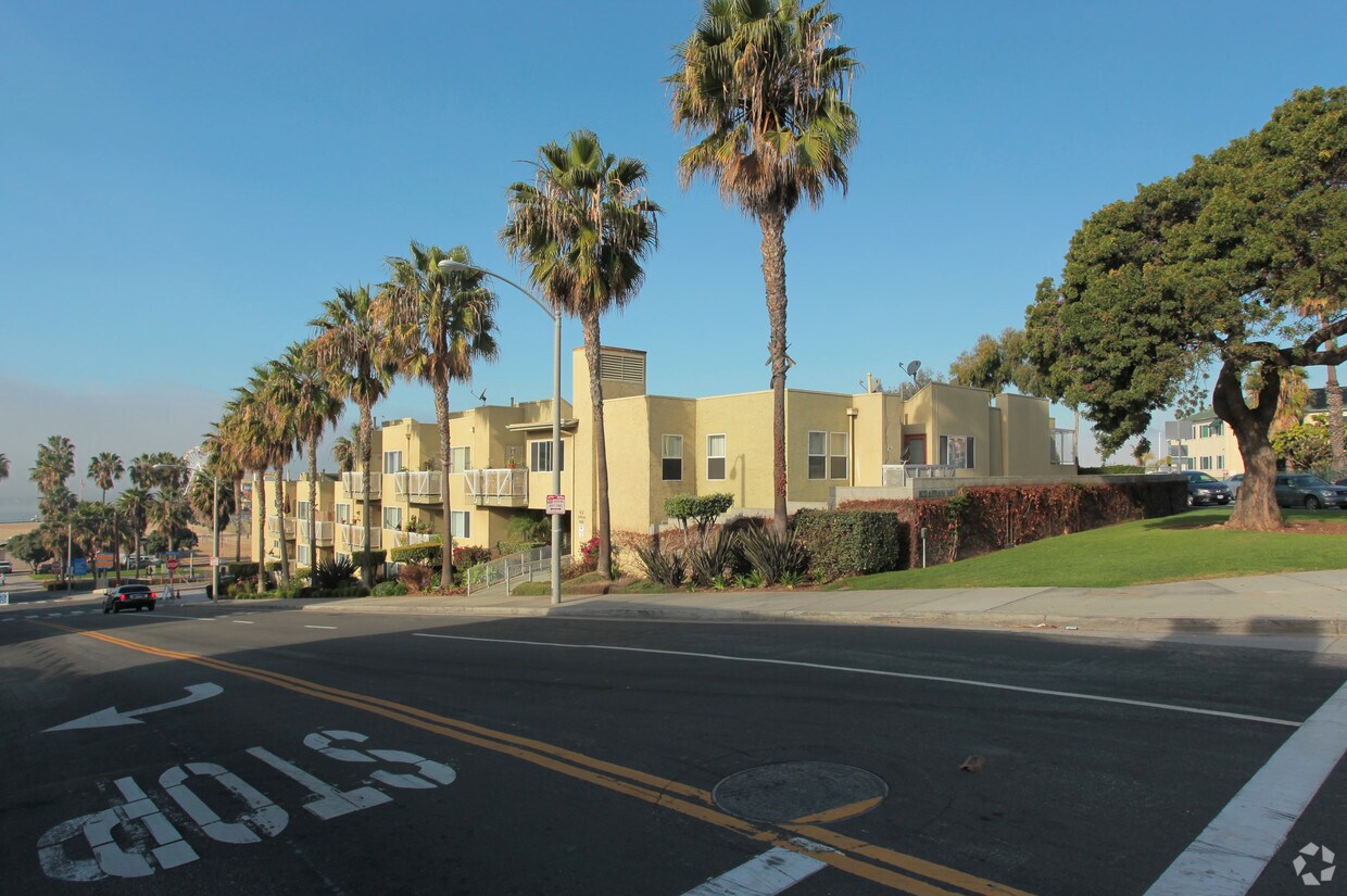 Building Photo - New Hope Ctyrd Santa Monica
