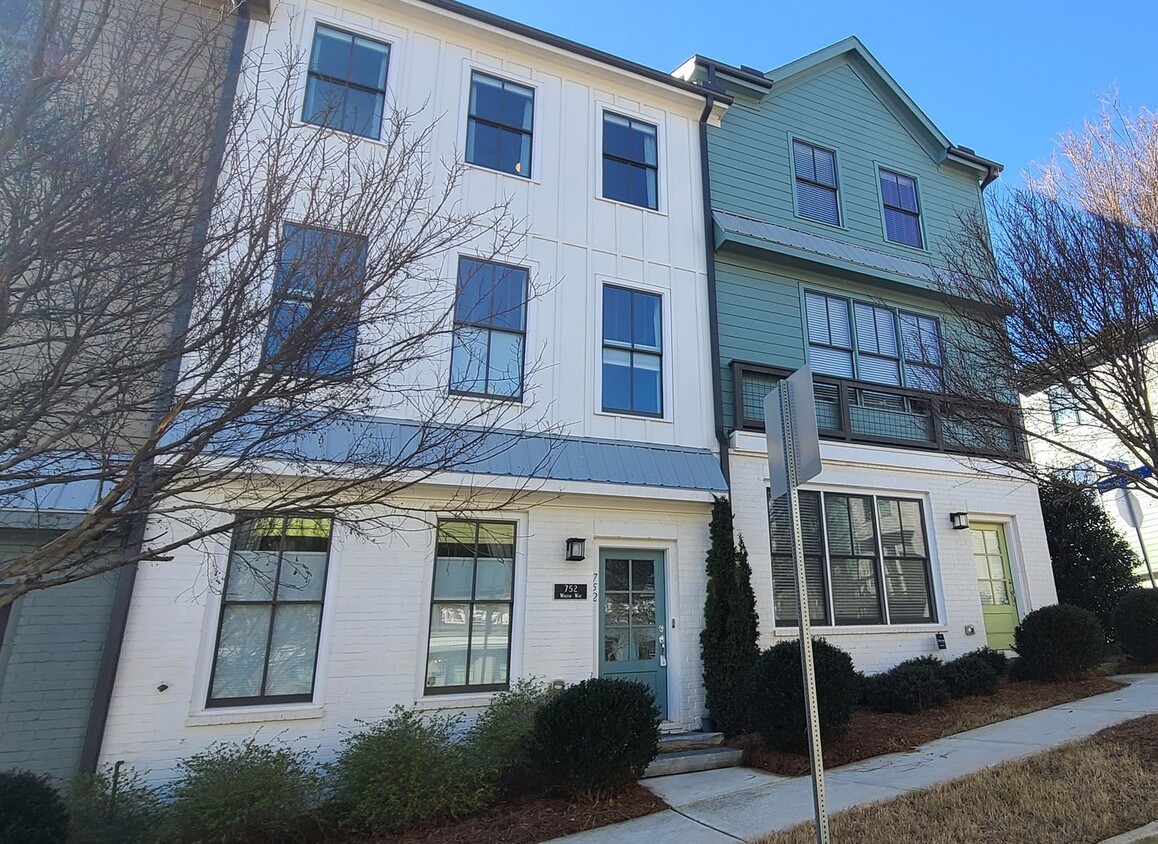 Primary Photo - Stunning 3BR/3.5BA Townhome Near Grant Par...