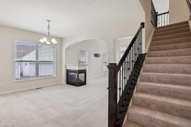 Building Photo - 7885 Waggoner Trace Dr