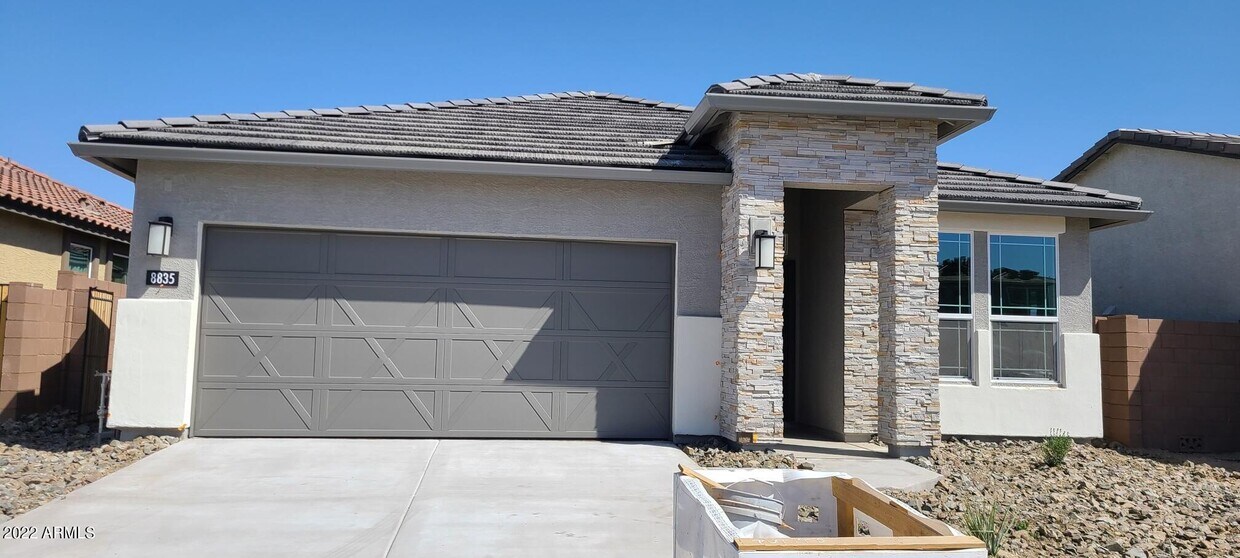 Foto principal - 8835 S 166th Ave