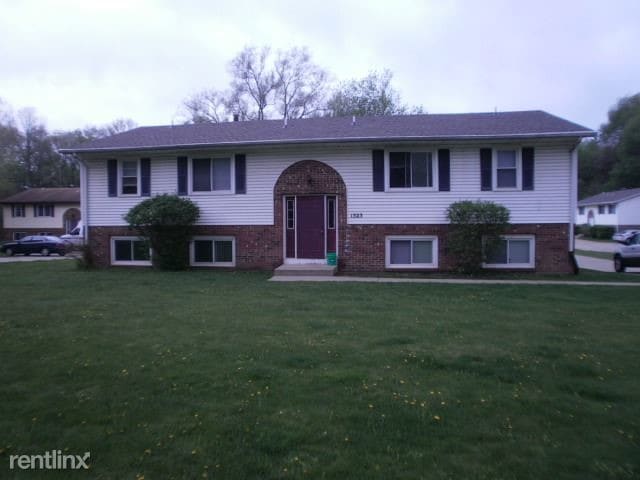 Primary Photo - 2 br, 1 bath 4plex - 1323 Huntington Ave #3