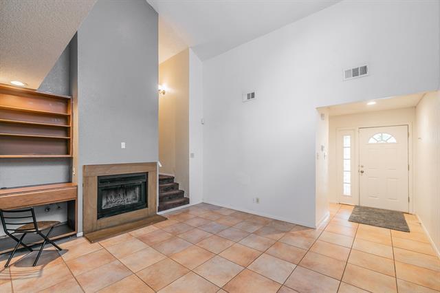 Foto del edificio - 611 Lost Springs Ct