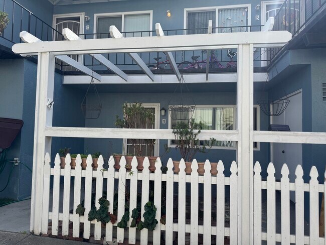 Foto del edificio - 10920 Apricot St