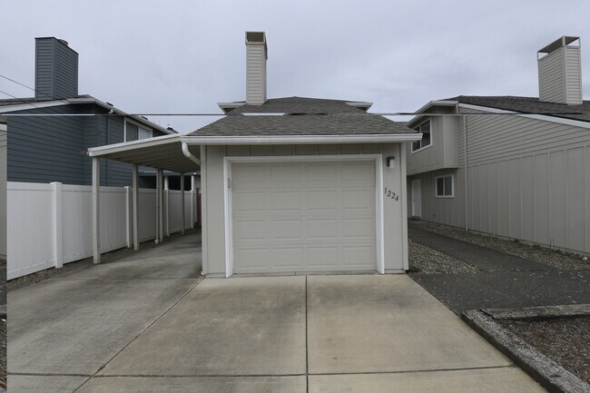 Foto del edificio - 1224 46th Pl SE
