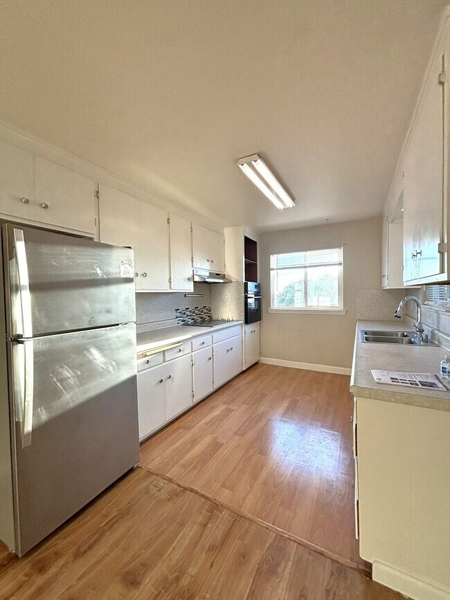 Foto del edificio - Bay Area Views galore with this remodeled ...