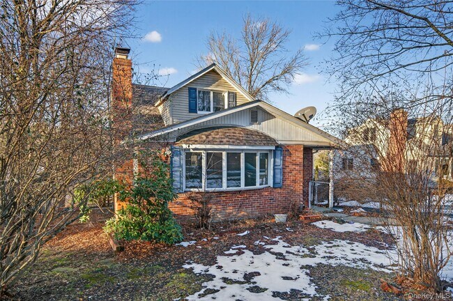 Foto del edificio - 32 Quaker Hill Rd