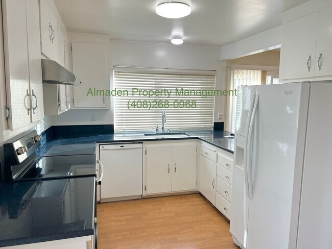 Foto del edificio - Cambrian 4BR/2BA Home w/ Central A/C, Near...