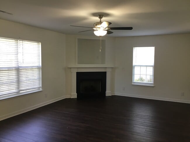 Building Photo - 917 Peachtree Meadows Cir