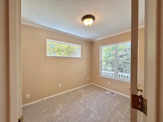 Foto del edificio - Spacious 4 Bed, 2.5 Bath House
