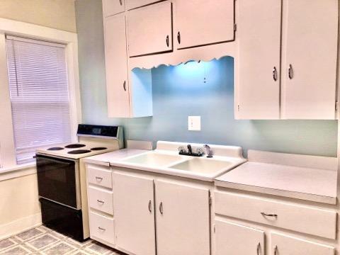 Kitchen - 606 S 32nd Ave