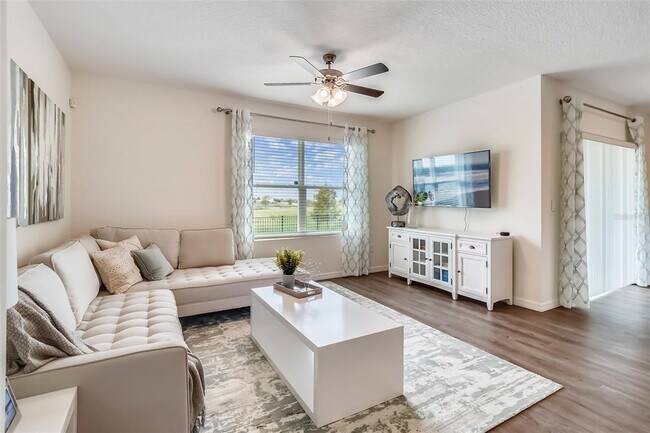 Building Photo - 2567 Clear Water Dr