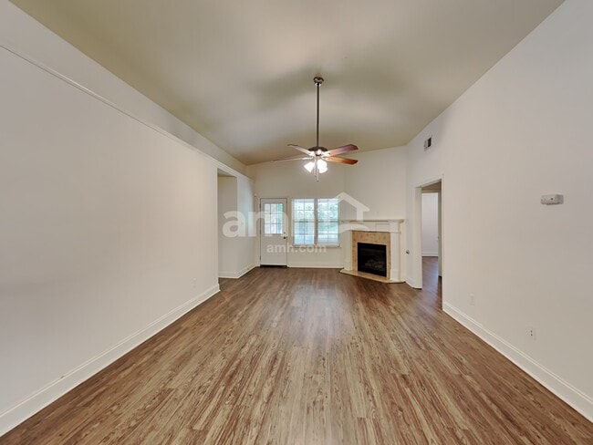 Building Photo - 2961 S Hartland Dr