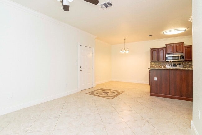 Building Photo - Remodeled and Upgraded -2nd Floor - 1 Bed 1 Bath Condo For Lease