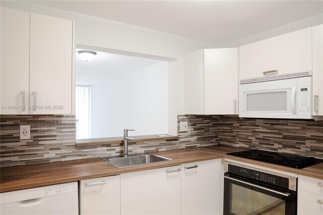 Foto del edificio - 10865 SW 112th Ave