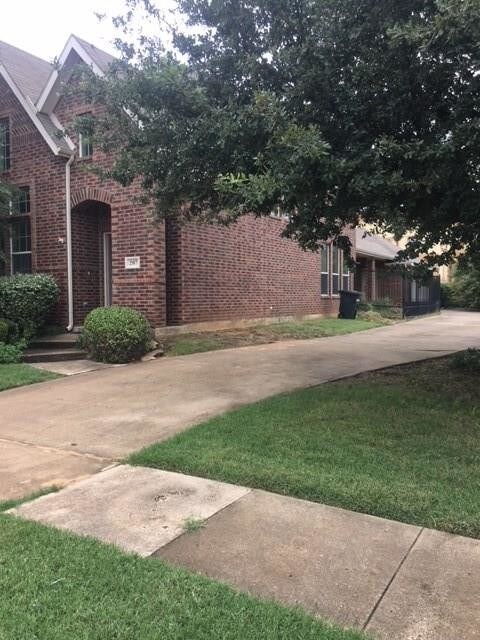 Building Photo - 207 Revolution Ln