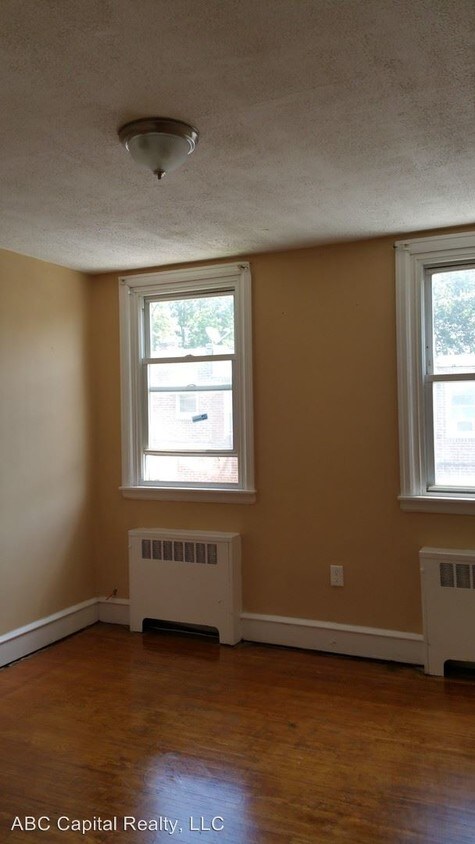 Primary Photo - 2058 Wilmot St