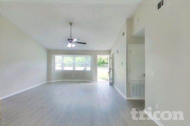 Foto del edificio - 4285 Fay Blvd