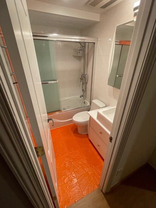 Building Photo - 53 Corbin Pl